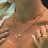 Baroque – White Pearl Pendant Satellite Chain Necklace
